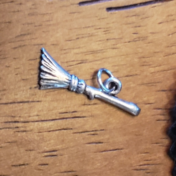 5 charms - wizard theme - Picture 3 of 7